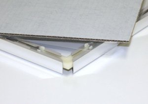 台紙と透明フィルムカバー ※画像はイメージです。 <br>フレームカラーやサイズはそれぞれ異なります。 <br>