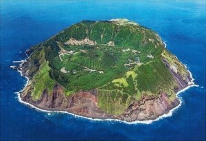 画像1: ■300ピースジグソーパズル 絶海の孤島 青ヶ島-東京 《廃番商品》 エポック社 25-139 (26×38cm) (1)