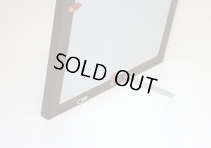 スタンド用の棒も付属します。 <br>用途にあわせてお使いください。 <br> ※画像はイメージです。 <br>フレームカラーやサイズはそれぞれ異なります。 <br>